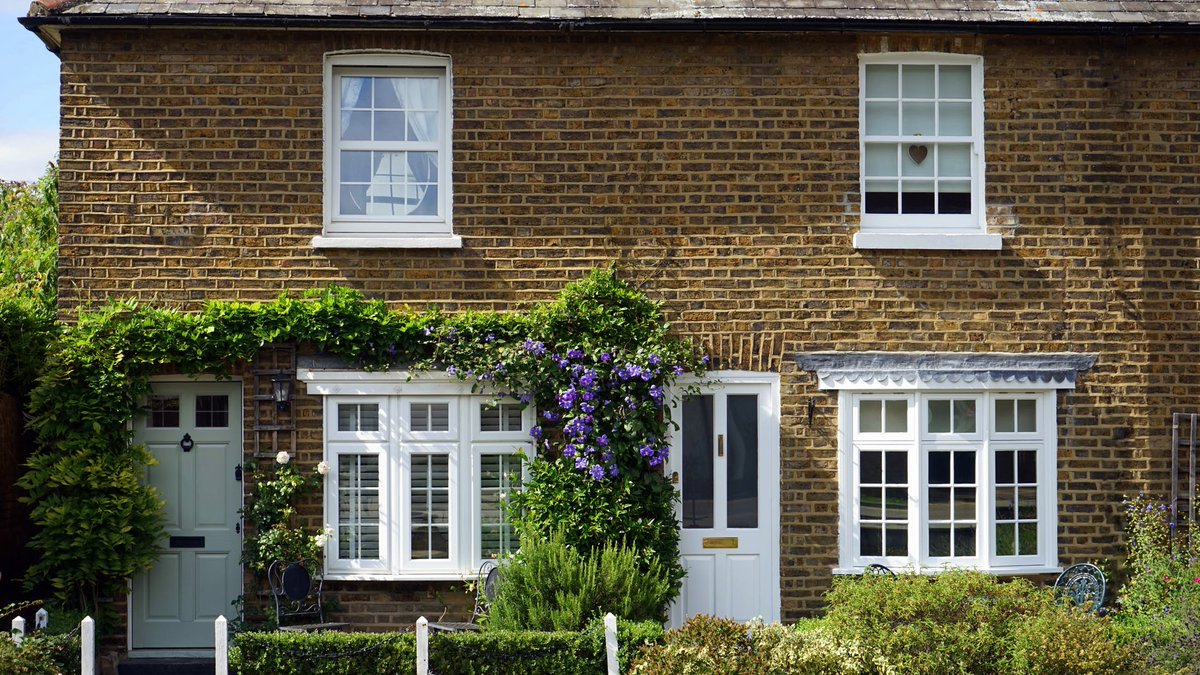 What will #Brexit and the changes of 2019 mean for the #PropertyMarket? <a href="/propertyr/">Property Reporter</a> predict it will remain static for another year. ow.ly/GQGP30mYvwb