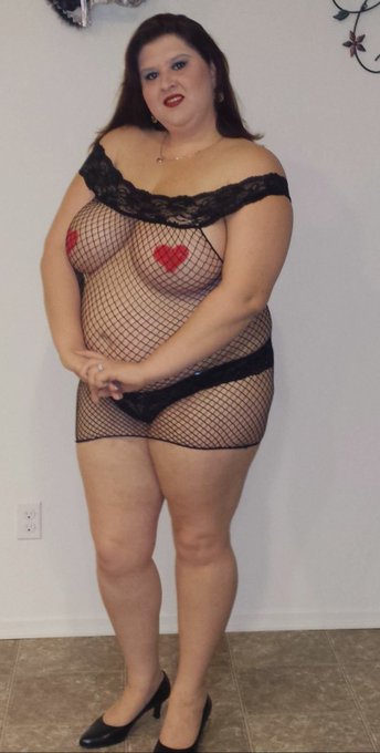 Happy thick Thursday, just a few more followers and I'll post some video of me on my knees. Love u guys