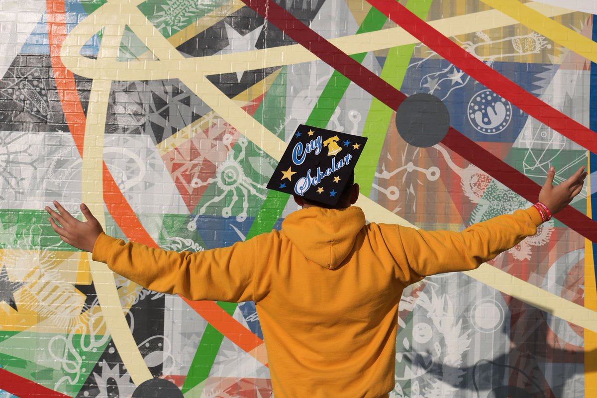 Hey seniors! The #PHLCityScholarship Review Committee is ready to look at
🏫 High school grades
🏆 Extracurricular activities
💡 Leadership potential
✏️ Writing ability
See if you qualify for this $1000 a year scholarship ➡️ phila.gov/cityscholarship