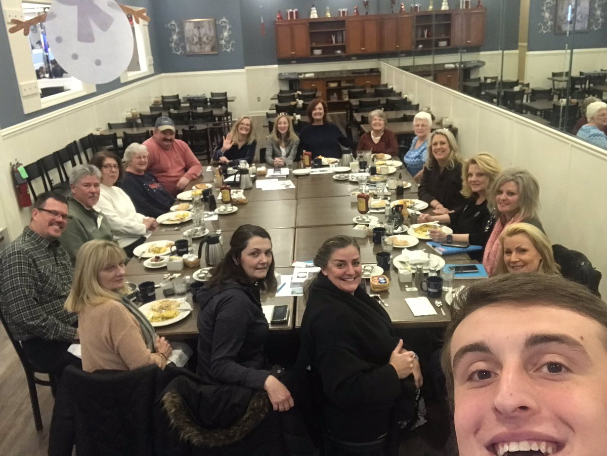 LeasingLuke's tweet image. Learning from the people that have the success that I want. 2019 will be full of 💵 and selling 🏠