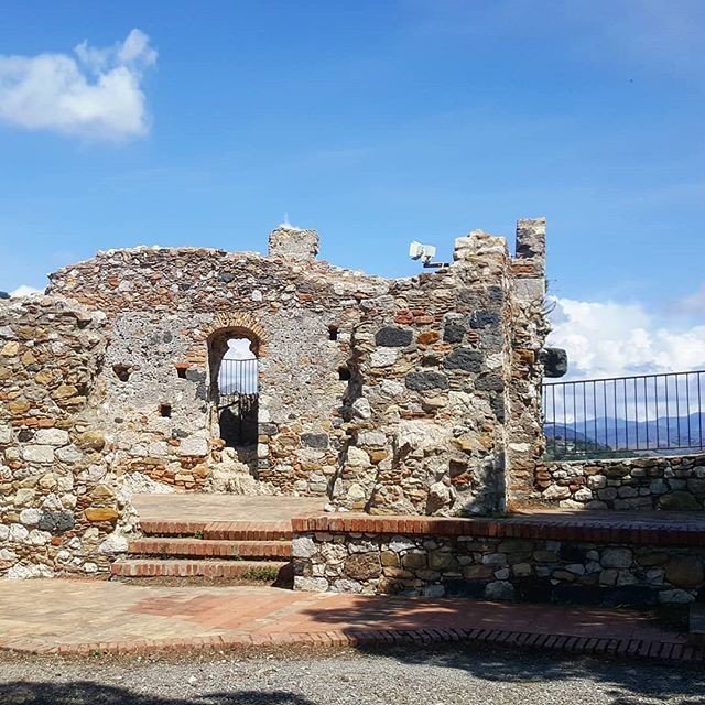 AChrisHeathMD's tweet photo. Reposting @danilo.caruso:
The signs of our past! #sicily
#sicilia #sicilianholiday #photography #filter #around #travelphotography #followback #travel #italy #summer #siciliansummer #castel #history #ruins #past #photo #goodmorning https://t.co/qxJi3jVJD1
