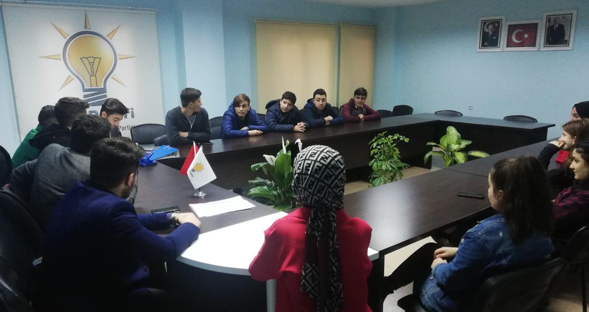 AkSecmenYuregir's tweet photo. Haftalık olağan toplantımızı gerçekleştirdik. Eski İl siyasi hukuki işler başkanı Burak Karaburç'da toplantımıza misafir olarak katıldı. Gündemimizde yeni seçim çalışmaları, ziyaretler ve sosyal etkinlikleri konuştuk.Teşkilatımız adına güzel kararların alındığı bir toplantı oldu. https://t.co/PeYwNgbobV