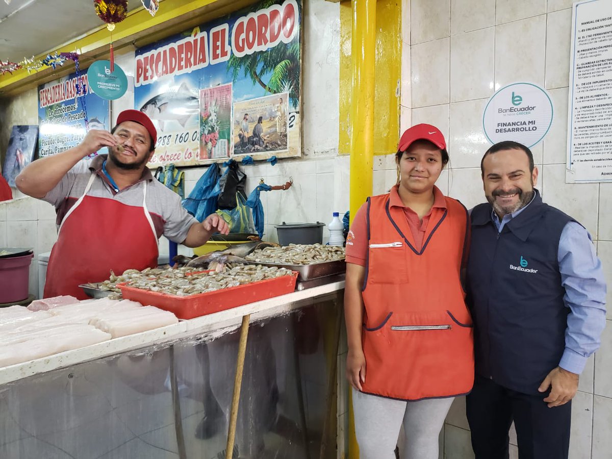 JorgeWated's tweet photo. Esta mañana visitamos a Don Óscar y Katia Vélez en el mercado de #Sangolquí, quienes, gracias a @BanEcuadorBP, recibieron un crédito de $10.000 para invertir en capital de trabajo para su negocio dedicado a la comercialización de mariscos. 

#BanEcuador #TeHaceCrecer https://t.co/FXrEahu5eg