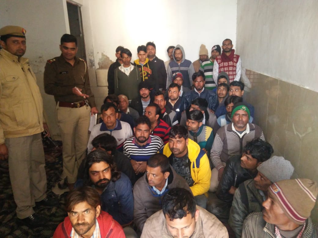 #NoidaPolice ~ सट्टा खेलने वाले 35 गिरफ्तार, कब्जे से 23,940 रूपये,18 कलम व 18 पर्चा सट्टा बरामद-थाना सेक्टर 58 नोएडा <a href="/Uppolice/">UP POLICE</a>