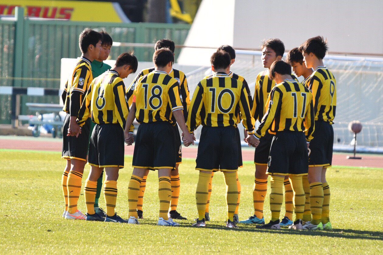 室井彗佑 前橋育英サッカー 部を引退しました この3年間何度も何度もやめたくなったこともありました けどこの仲間がいたから乗り越えられました 選手権ベスト16という悔いが残る結果で終わってしまいましたがとても楽しめました 育英にはいってよかった