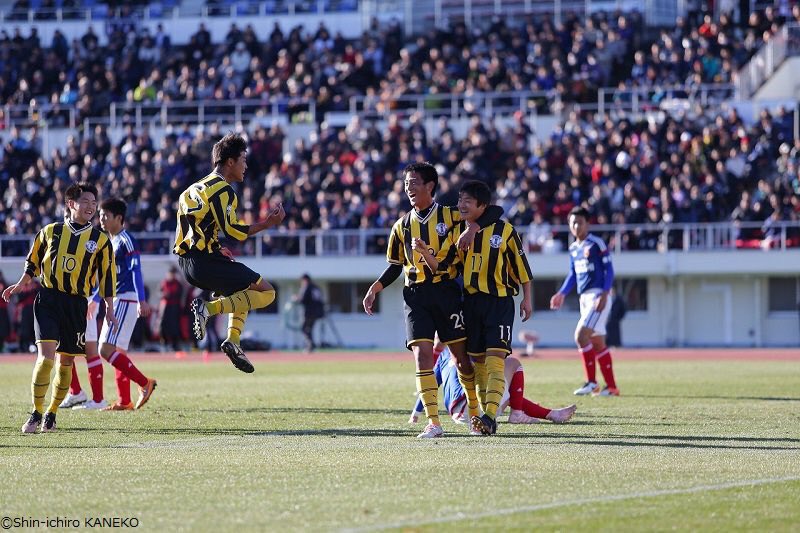 keisuke_1139's tweet photo. 前橋育英サッカー部を引退しました。この3年間何度も何度もやめたくなったこともありました。けどこの仲間がいたから乗り越えられました。選手権ベスト16という悔いが残る結果で終わってしまいましたがとても楽しめました。育英にはいってよかった！応援してくださった方ありがとうございました！ https://t.co/5kl36emLV6