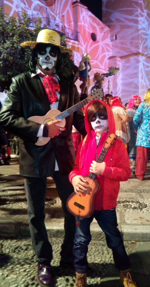 MarinaMamy's tweet photo. Nochevieja en Coín. Hay que vivirla!.
Categoría individual.
 @AytoCoin Habria que añadir "categoria pareja" ;)
Película Coco: Miguel y Hector.
#NocheviejaCoín2018 #CoinTeEspera #vivecoin #coinmalaga #visitacoin  #turismocoin #disneypixarcoco https://t.co/oi0Q2LHKBO