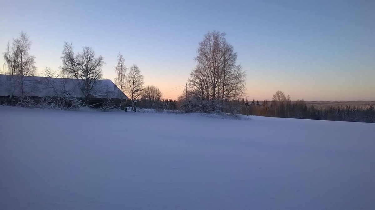 Mielettömän hieno sää lumikenkäilyyn ja aurinkokin pitkästä aikaa esillä! #lumikenkäily #ulkoperillä #finland #snowshoeing #kontiolahti #northkarelia #outdoors #outdoor #snow