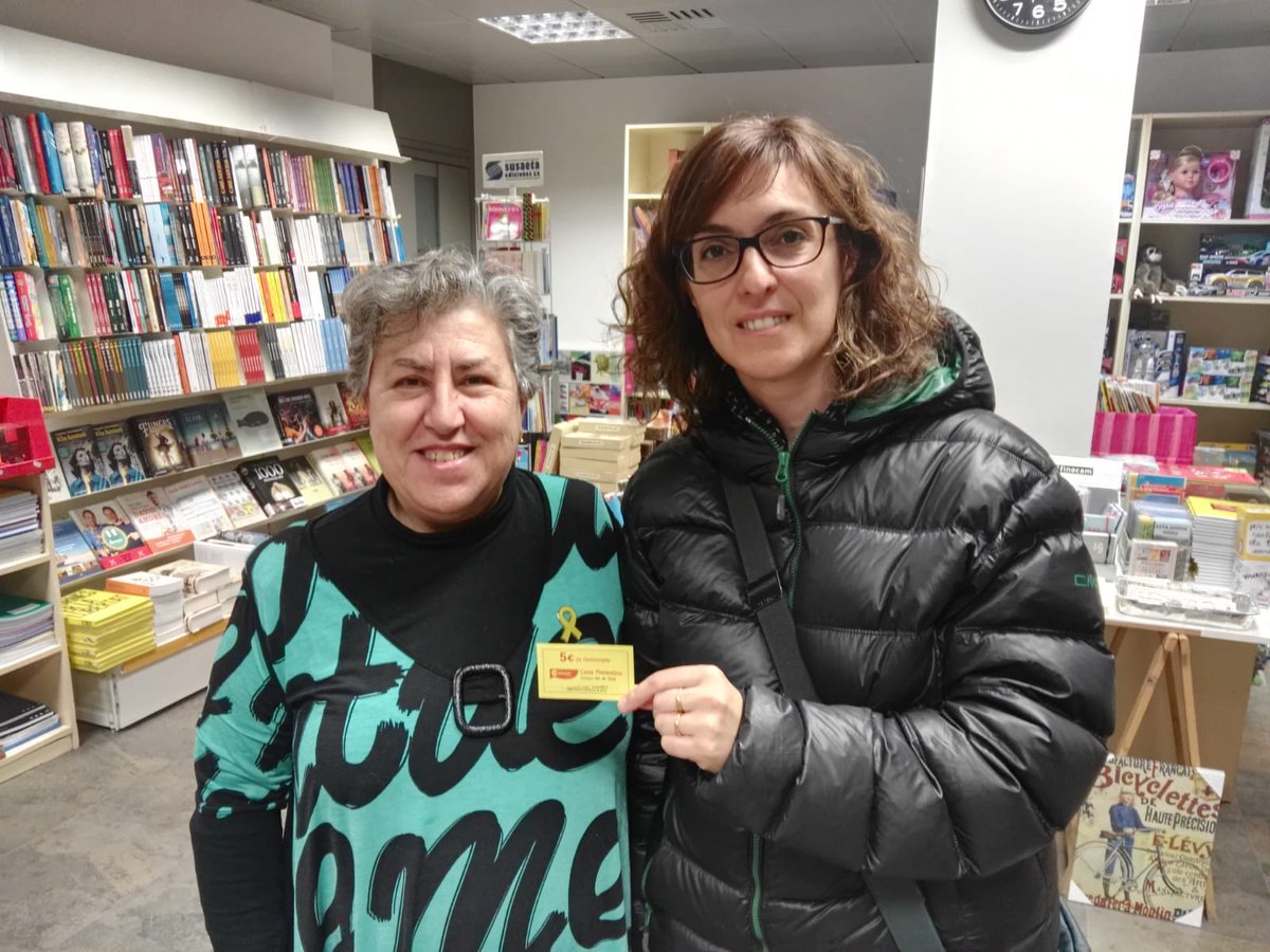 AjuntamentCalaf's tweet photo. Els comerciants de #Calaf continuen repartint #premis a la #campanya #pernadalcompralocal 🔝🔝🔝
🎄Recorda que si aquestes festes compres 🛍🛒 a algun dels comerços de #Calaf adherits, pots aconseguir una butlleta de descompte directe! 🎁
#CalOller #Bonàrea #QuioscdelPasseig https://t.co/rHR0oLxGcg