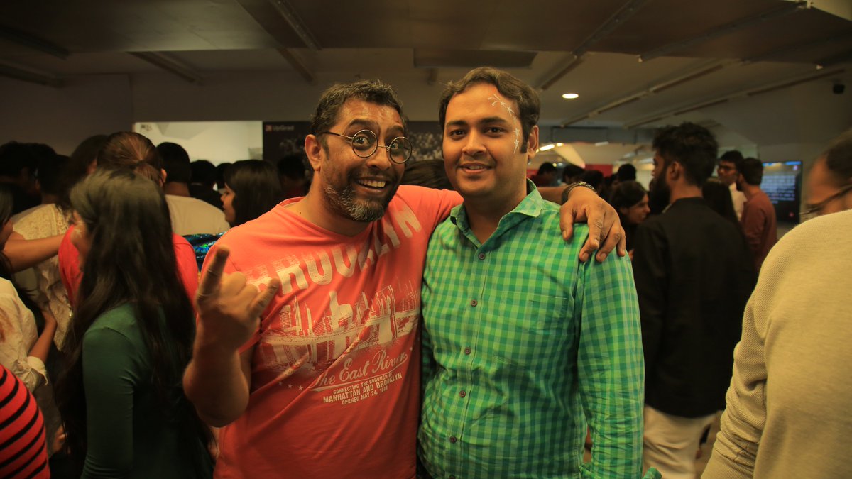 upGrad_edu's tweet photo. #ThrowbackThursday - Christmas at upGrad. 

It was a fun-filled celebration with Secret Santa Gifts, Karaoke, Face Painting and Smiles at the end of the day.

#upGrad #LifeatupGrad #upGradCulture #WeAreupGrad https://t.co/2NC4sLs4XP