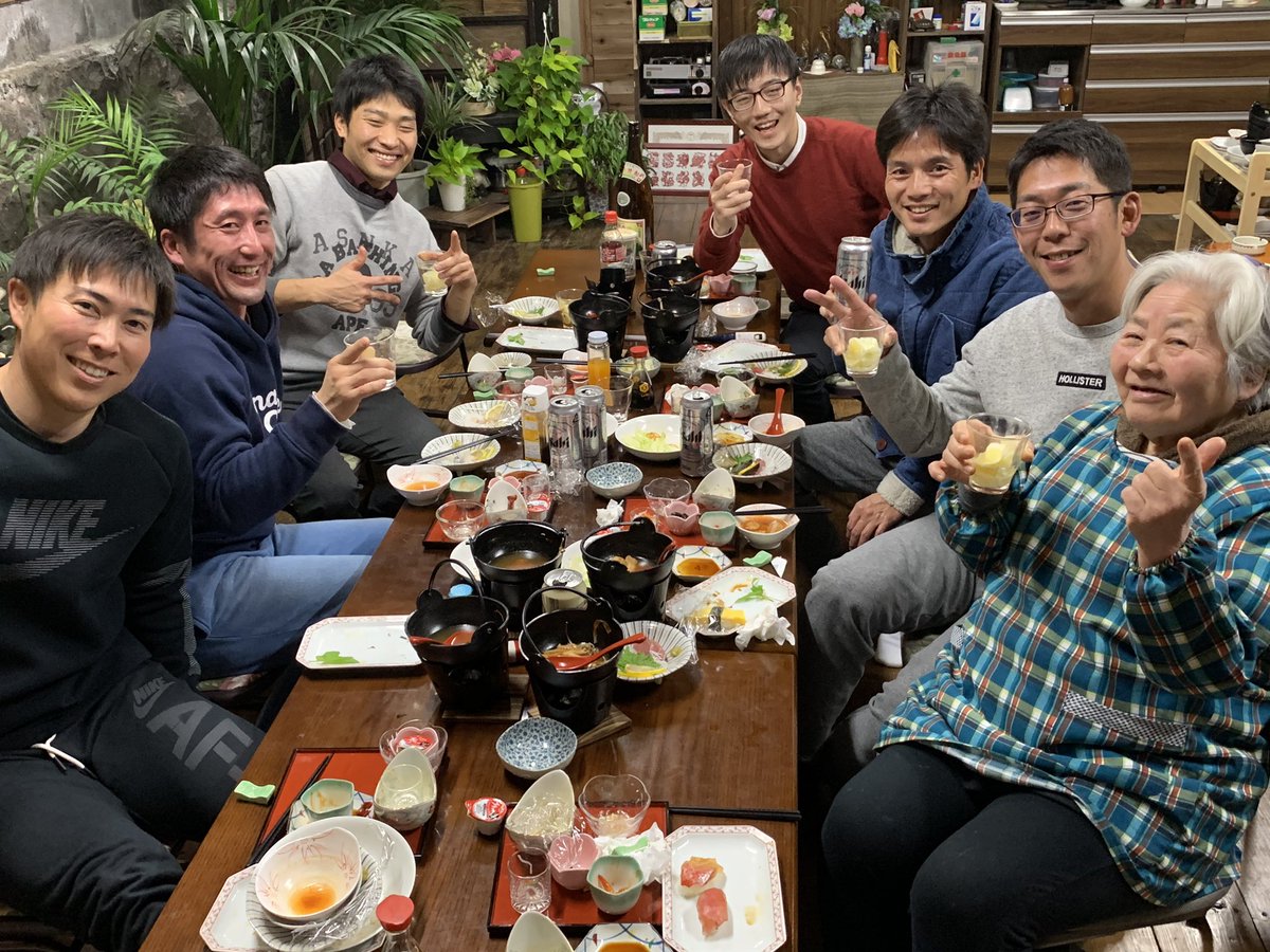 海風おねえさん على تويتر 昨年1月にガーデン荘でお会いしたサーファーの皆様に今日またガーデン荘 で再会しました 町長のしょめ節 パブリックロードレース後の民宿ガーデン荘 昨年の記事です T Co Cuwfx70z6u 八丈島 民宿ガーデン荘 八丈島ガーデン荘