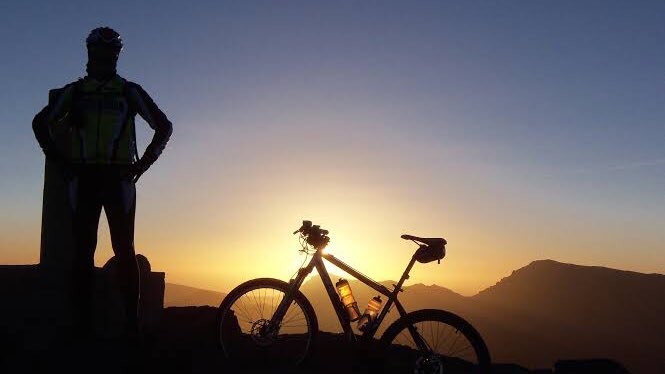 EmilianoBarcelo's tweet photo. ¡Buenos días! La actitud es como las #cabañuelas. Hay que levantarse todo #enero con #ActitudPositiva y #VibrandoaAltaFrecuencia, para que así sea el resto del año. No hay de otra, y #ADarle con todo, que este país no se construye solo. #AlTrabajoEnBici #BikeToWork #FelizJueves https://t.co/A2NQ1TPSsu