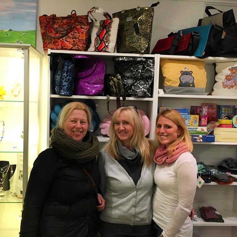 HEARTforWidows's tweet photo. First shop opening in Berlin !! Just signed our resellers contract with KreativFach. Here we will sell our widows products from Nigeria and India #helpwidows #motherofatherless #widowsandorphans #selfhelp #selfempowerment #selfreliance #heavenlydaughters #strength #power https://t.co/OTGnLxgdxS
