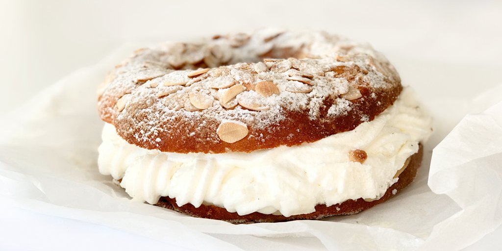 turrispanem's tweet photo. Ja disponible a les nostres botigues el deliciós #Tortell de #Reis #Turris! Pots trobar tortells de massapà (amb ametlles o fruita), de nata o només amb fruita confitada. Ah! I si tens alguna intolerància, gaudeix del nostre tortell sense ou, sense lactosa i sense fruits secs! 😉 https://t.co/ew4K8LMrFB