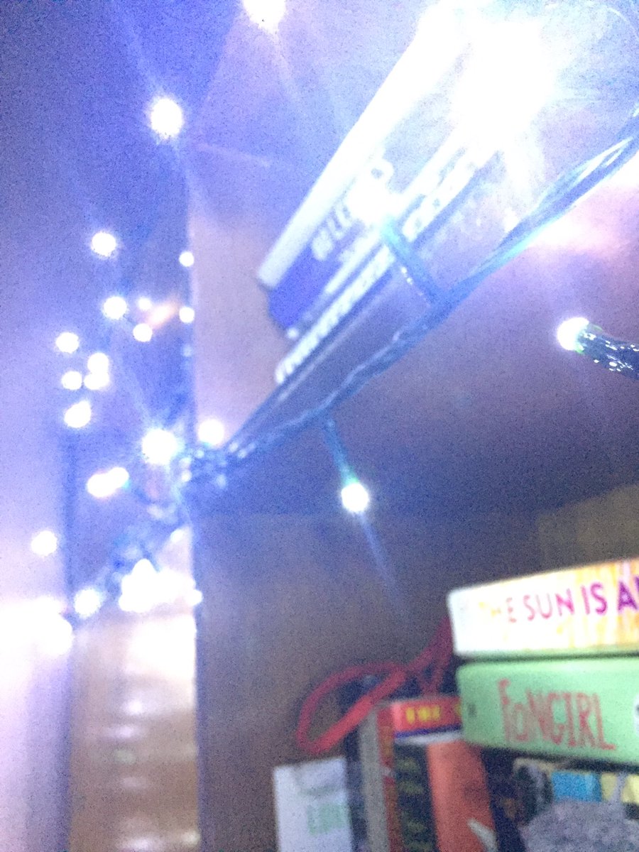 dnnacs's tweet photo. mana na ang pasko, hiposon na ang mga christmas lights pero irecycle nalang diay? #esketit #tangub #christmassymbols #paskoneverends https://t.co/WkICQeizzH