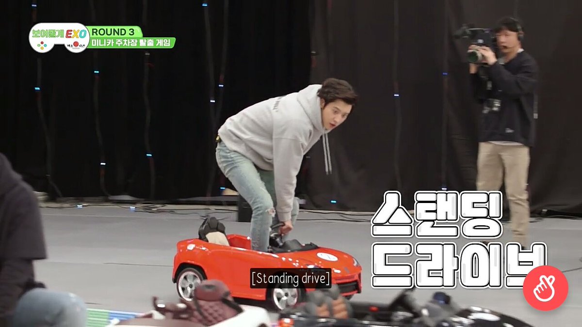 Lovethemfrvr's tweet photo. Struggle of having long legs 😂 

@weareoneEXO #Chanyeol #EXO #EXO_ARCADE https://t.co/NfEwdcWiHQ