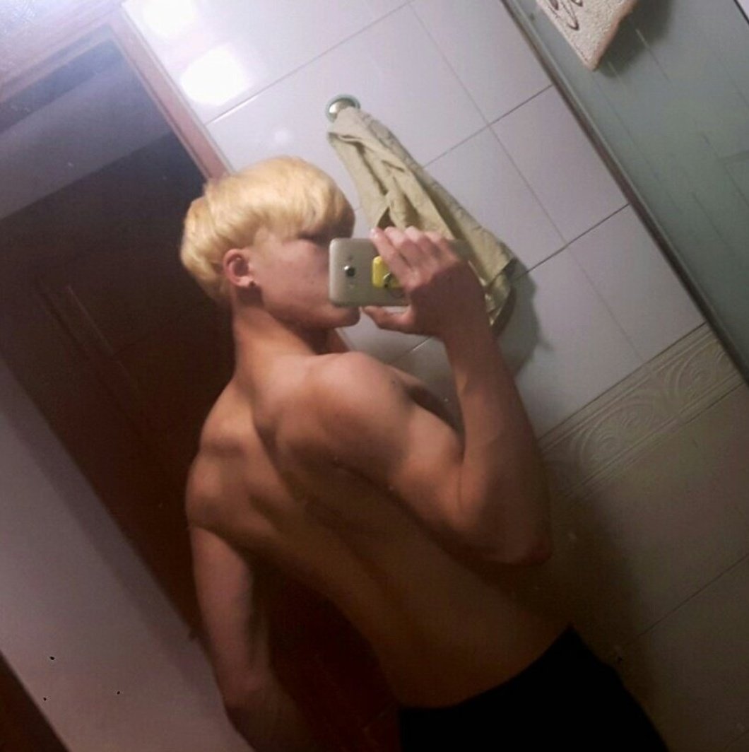 klmya62's tweet photo. 갤털하다가 찾음 ㅋㅋㅋ 몇년전인데 지금이랑 넘 차이난다 ㄹㅇ https://t.co/qTq8hcVr4l