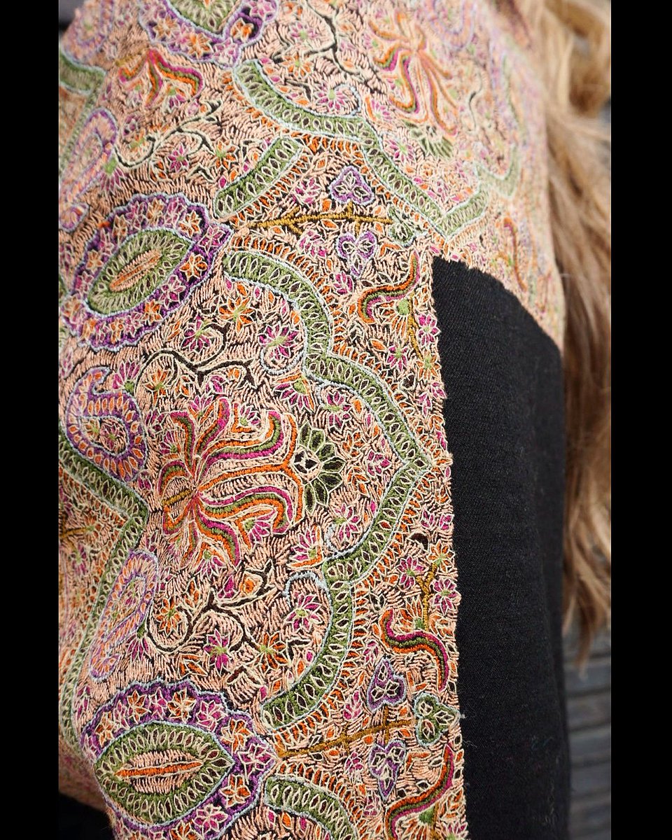 PashminaAtelier's tweet photo. Floral Maze
Shop Lily in the collection here :
https://t.co/UUoO2FlmcZ
#slowfashion
#handmade
#londonstylists https://t.co/K704OeCbFE