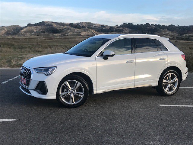 JacksonsJersey's tweet photo. The brand new hi-tech and high-quality Audi Q3 has just landed at Jacksons Jersey and we think that it's stunning.

For closer look please pop by our showroom or get in touch if you'd like to book a test drive. #Audi #audiq3 https://t.co/bEmnK42Loy