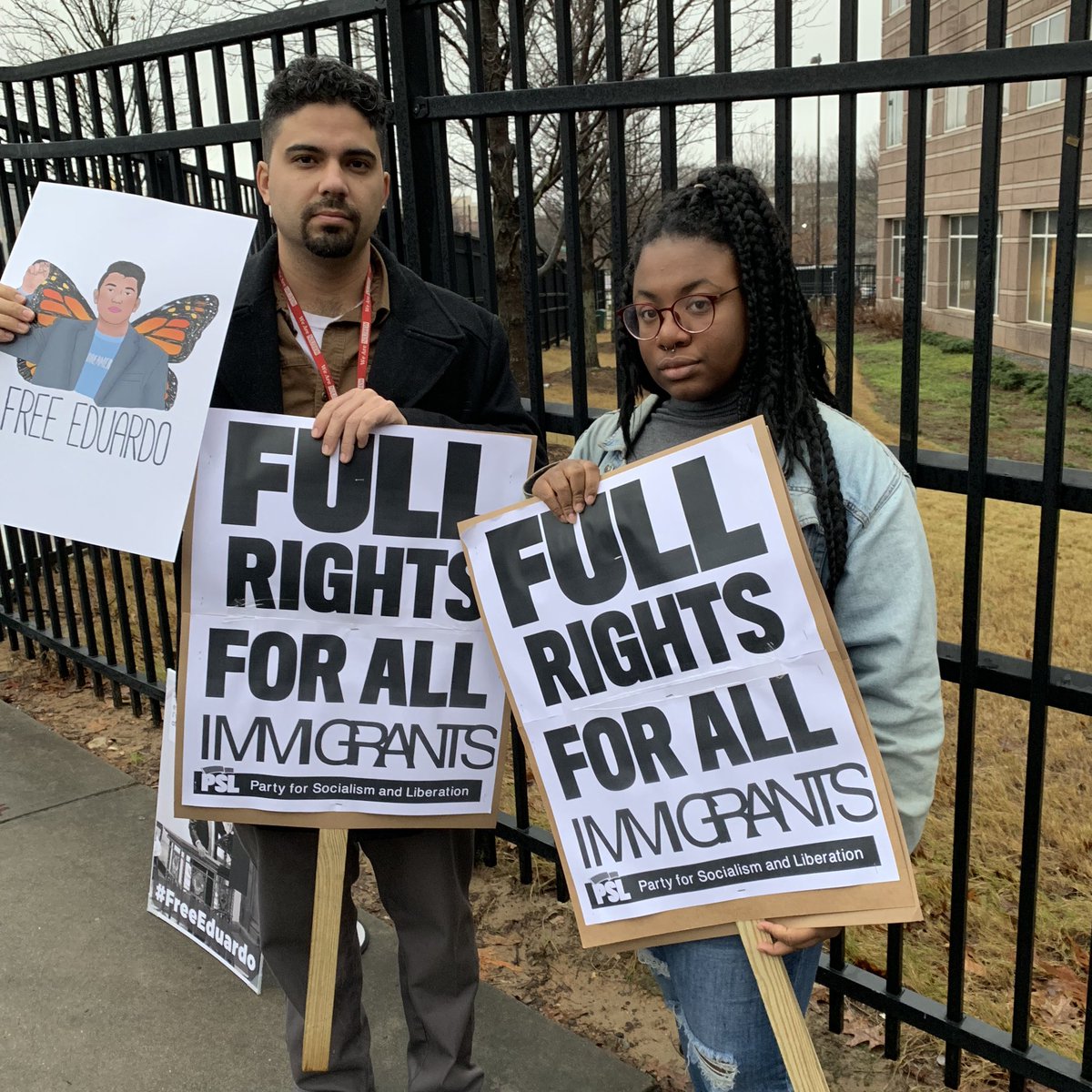 BentleyHudgins's tweet image. Immigrant rights activists are here at the Atlanta ICE Center, and they have something to say. They want them to #FreeEduardo