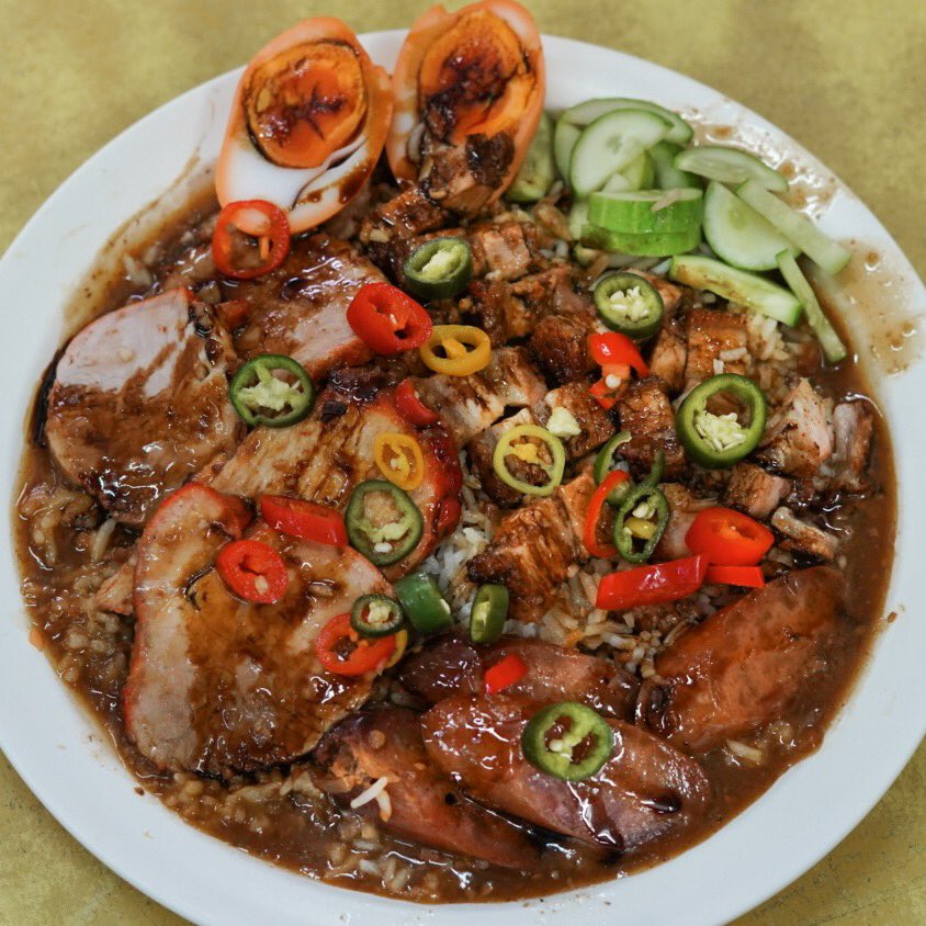 iamEatt's tweet photo. อร่อยจนหยุดไม่ได้ ข้าวหมูแดงสีมรกต ร้านข้าวหมูแดงในตำนานขายมากว่า70ปี 
อร่อยทั้งหมูแดง หมูกรอบ
เรียบง่ายแต่อร่อย ธรรมดาที่ไม่ธรรมดา @aroii #อร่อยจนต้องรีวิว #อร่อยบอกต่อ https://t.co/KKfmZEi6e9