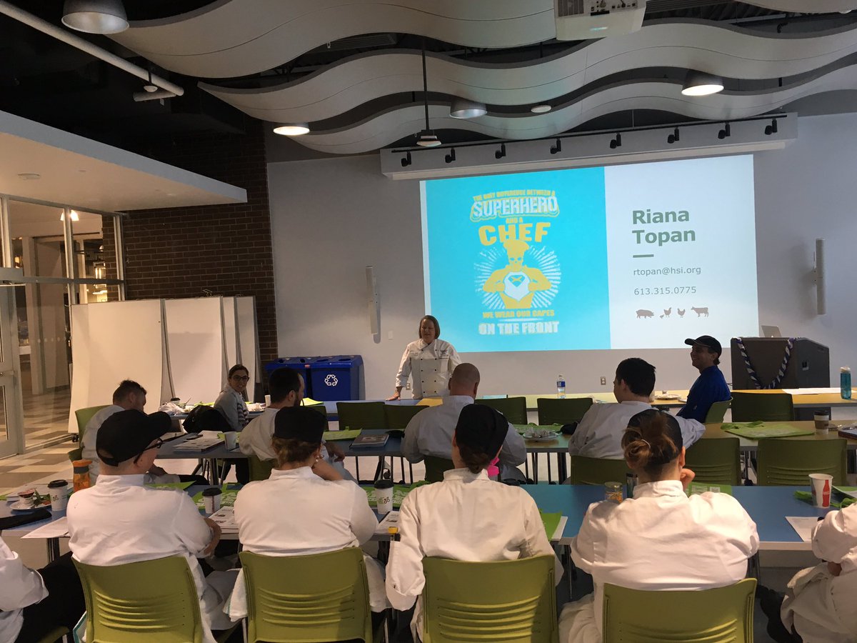 humaneworldcan's tweet image. Good morning #Waterloo! Chef Wanda White is kicking off our #ForwardFood #plantbased training at @UWaterloo with 23 chefs in attendance. Can’t wait to get in the kitchen to start cooking!