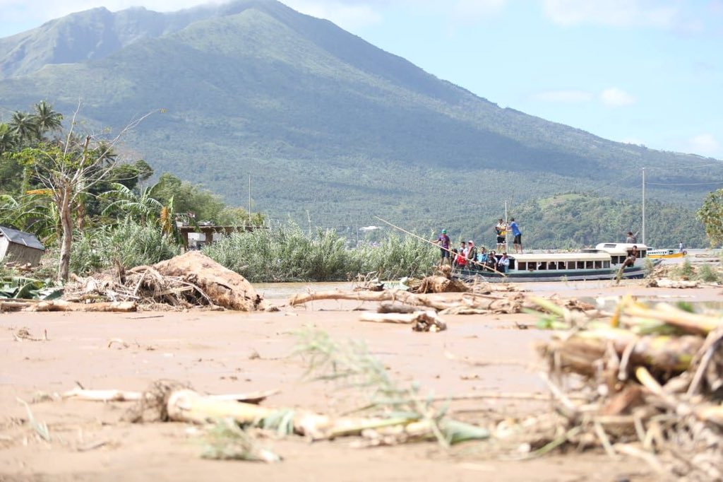 lenirobredo's tweet photo. A devastating sight in Brgy. Iraya, Buhi, CamSur, surrounded by mud and flood due to Usman. Residents unsure how to start over, some at a loss over the sudden death of loved ones. We are committed to helping Buhi and its people in the difficult journey to rise from this tragedy. https://t.co/U9tMPP79uo