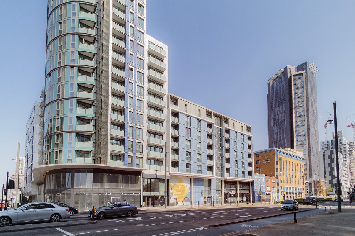1 bedroom apartment for sale in #Stratford close to #Westfiled sand the Olympic Village 
peachproperties.com/property-for-s…