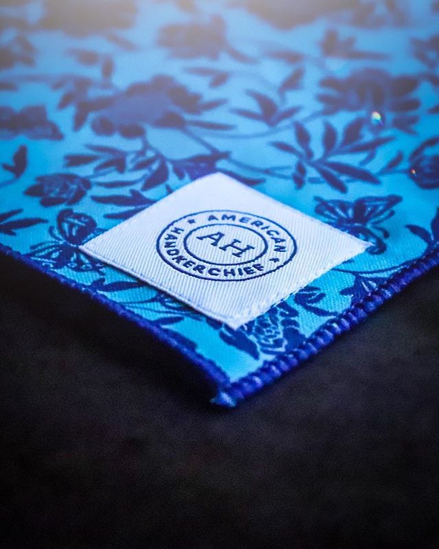 HandkerchiefUSA's tweet photo. Our prints are still on sale, but not for much longer. Featured here is our navy floral on green. Snag one while you can.
#edc #everydaycarry #edcgear #handkerchief #edchank #edcsale #edccommunity https://t.co/ZF9QTHWbqO https://t.co/5ZkD2YRhci