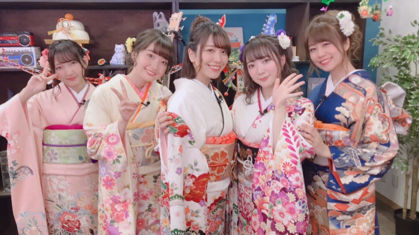 Twitter 上的 伊藤 彩沙 Ayasa Ito 24時間バンドリtvみなさんご視聴ありがとうございました あっという間だ 振袖パート ちょうど撮影が終わるのもこのくらいの時間だったな 臨場感ある感じ みなさんこのあとはいよいよバンドリ2ndシーズンです