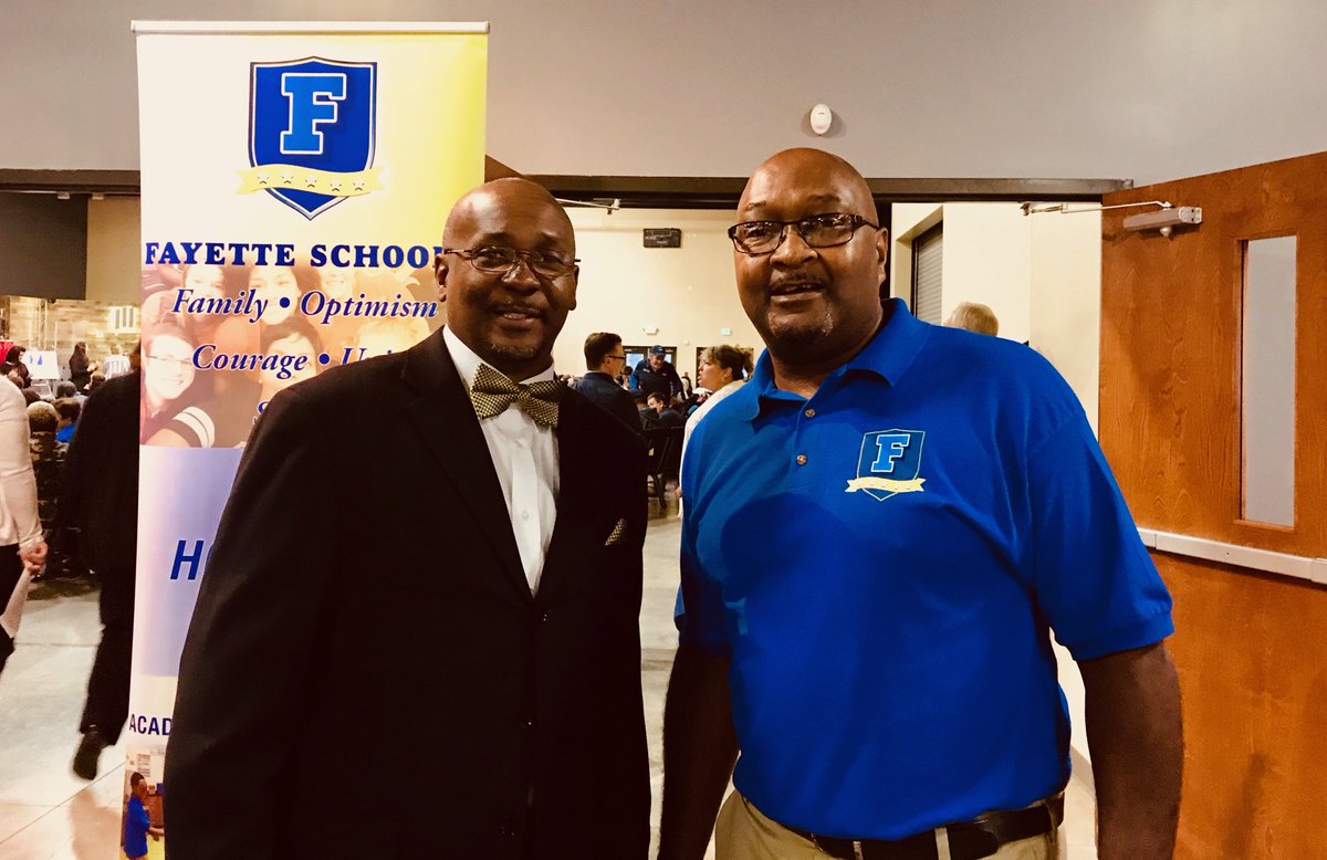 PIC_FCPS's tweet photo. If you come early enough for breakfast, it’s #catch-up time! #family #unity #StateofSchoolsPart2!!!!
⁦@jodijBOE⁩ ⁦@suptking⁩ https://t.co/OlQdNqnpFo