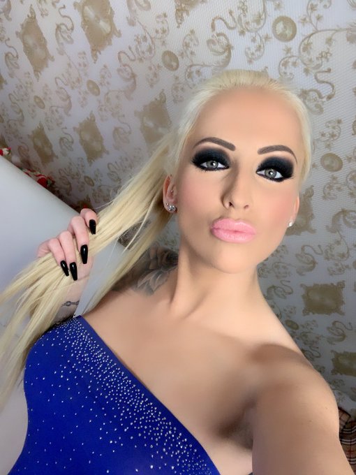 Knuuuutsch 💋 Von wem bekomme ich einen zur&uuml;ck? https://t.co/CS9WN6EGWK<a href="/tag/tighttini"class="tags"><span>#tighttini</span></a><a href="/tag/tinislifestyle"class="tags"><span>#tinislifestyle</span></a>