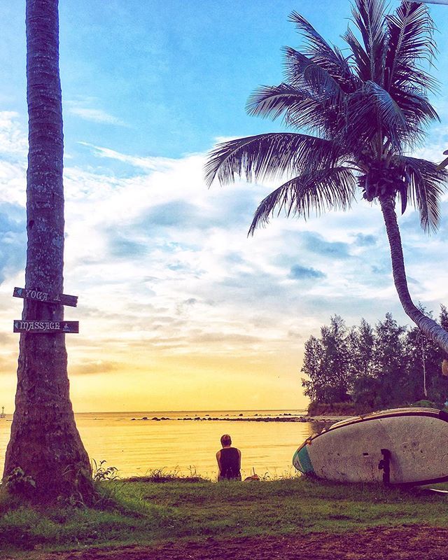 Menyayangi seseorang bukan berarti mengiyakan segala keinginannya.
.
Mencintai seseorang bukan berarti menuruti semua perkataannya.
.
Mengasihi tanpa syarat bukan berarti melakukan apa pun demi kebahagiaannya.
.
Tahun 2018 saya belajar berkata “Ya” pada … instagram.com/p/BsLNLy2Hp98/