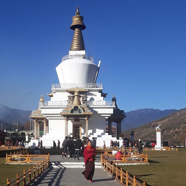 ZhideyBhutan's tweet photo. Winter in Bhutan means sunny days with clear blue skies. The National Memorial Chorten is an oasis of tranquility right in the core city area of Bhutan's capital city, Thimphu. Come join us and soak the winter blessings of our beautiful country.

#bhutan… https://t.co/DAdRgbJIxx https://t.co/BNaB55Cl4n