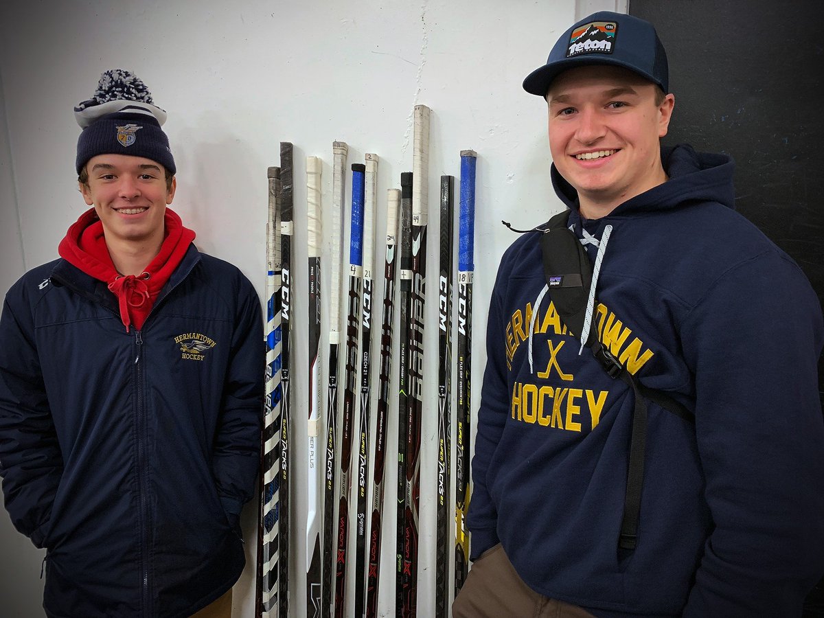 HowieHanson's tweet photo. Hermantown boys hockey student managers Hunter Tanski (left) and Max Curtis. Elite team. Elite student managers. @HAHA_Hockey #HermantownCommunitySchoolsPhoto @FollowThePuck #Hermantown #Duluth https://t.co/pmJt27rb9p