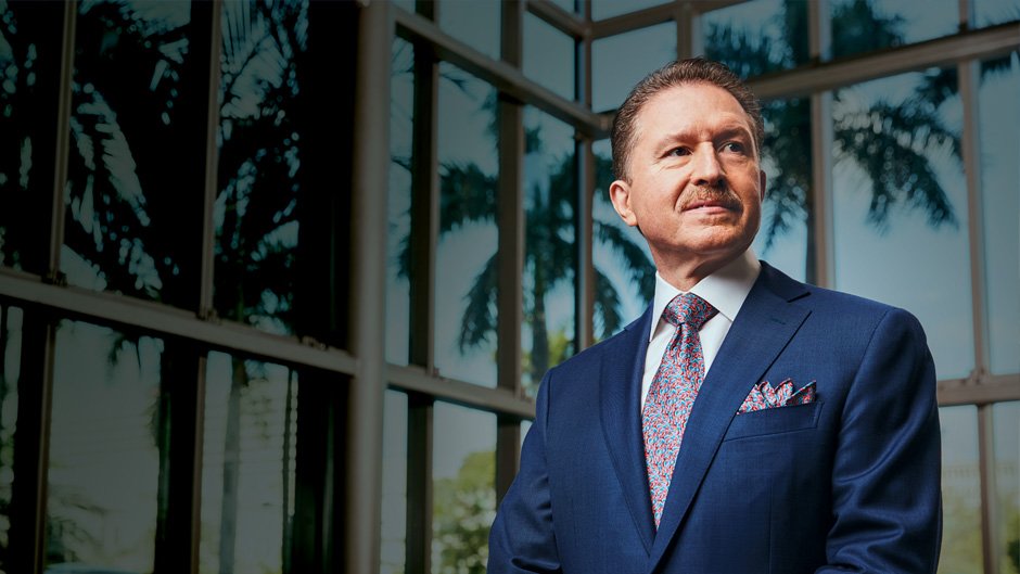 univmiami's tweet image. Cardiac surgeon @JosephLamelas, a world-renowned expert in various forms of minimally invasive cardiac surgery, brings the #MiamiMethod to #umiami by joining @umiamimedicine and @UMiamiHealth. bit.ly/2R6EdKw