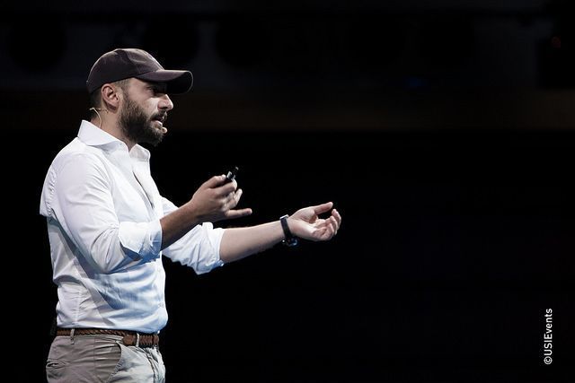 USIEvents's tweet photo. Le but pour #RiccardoSabatini @rikisabatin est de se diriger vers des médicaments personnalisés pour chaque personne en fonction de son patrimoine génétique. #USI2018 #Genomics #pharmacy #genom #pathology https://t.co/xkCn4DLcVR