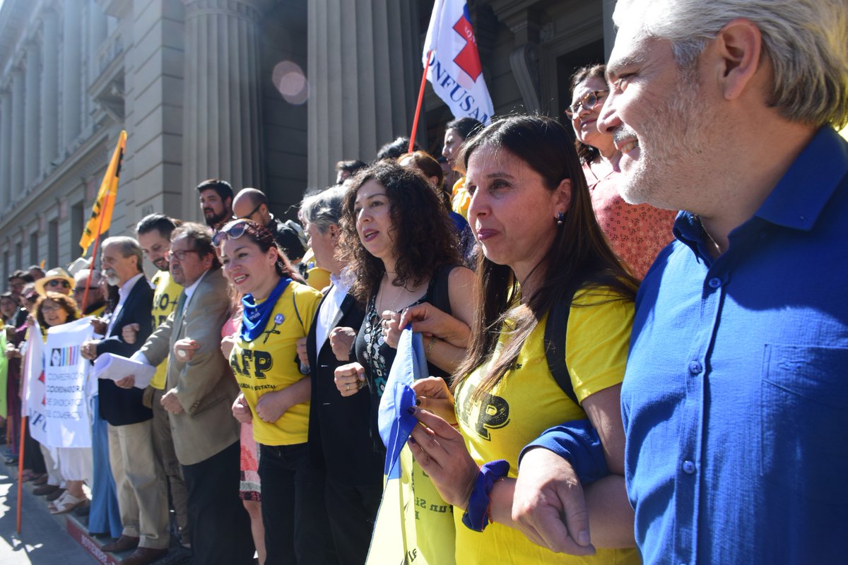CNT_NOmasAFP's tweet photo. Hoy se interpuso en la Corte de Apelaciones de Santiago “Nulidad de Derecho Público por fusión simulada entre AFP Argentum y Cuprum la que permitio eludir pago de impuestos.
@ConfusamChile @Fenpruss @confed_bancaria @ColegioProfes @anefchile https://t.co/jhG7jx9bMn