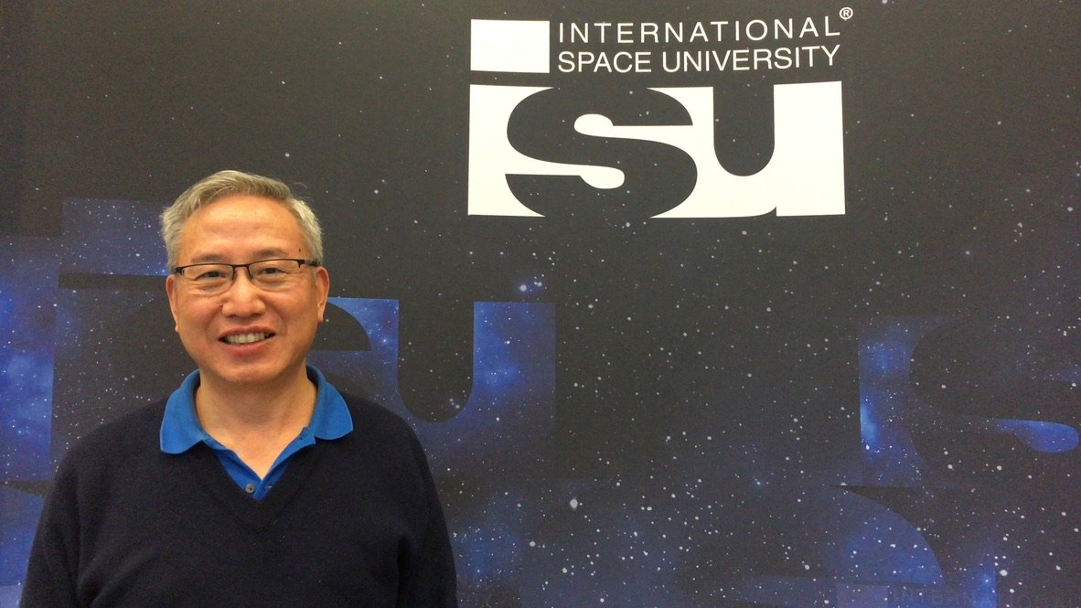 SpaceIsle's tweet photo. ISU Prof. Gongling Sun commenting China's Moon Landing - Listen! @isunet https://t.co/32RJ079gqw