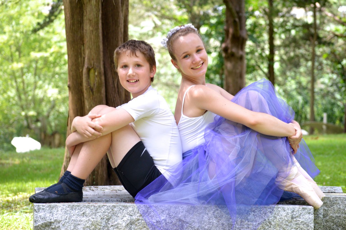 EasternCTBallet's tweet image. Join us for Free January Classes for new students at ECB! All ages and levels are welcome, from age 3 to seniors. Visit easternctballet.org for a complete list of our programs. Dance with us!  #ballet #adultclasses #contemporary #jazz #character #modern #preballet #boysclass
