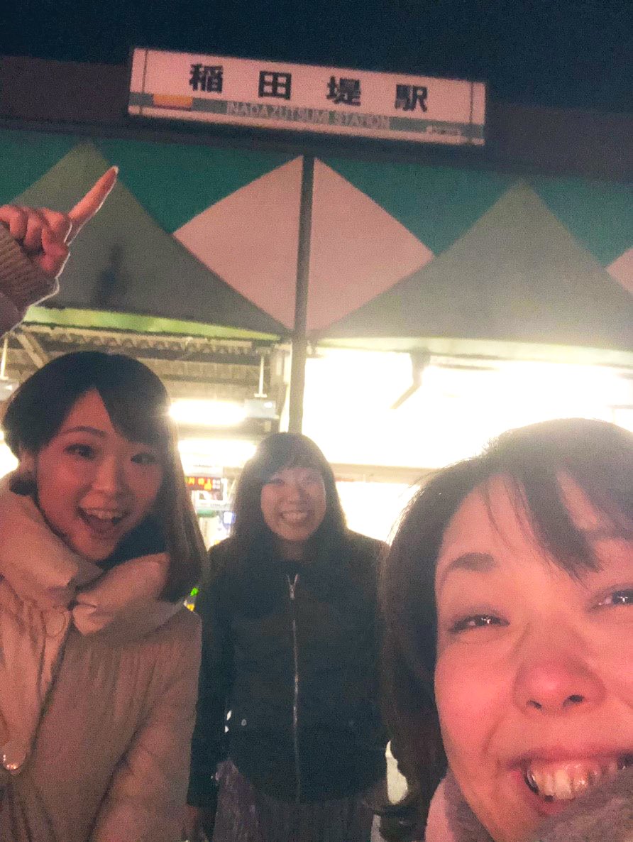 yukim_34's tweet photo. この2人が大好き過ぎてどうしよう❤️❤️❤️笑
2人で会うのも好きだけど、3人で会う事に強いパワーがあるというか…熱い話をしたり、今年の抱負を発表したり、涙でるほど笑ったり…
親友というより“仲間”って感じ！！
そんな関係になれるって、本当に財産✨✨
@ゆかりの地、稲田堤のサイゼ♪笑 https://t.co/CBXVSk2fBy