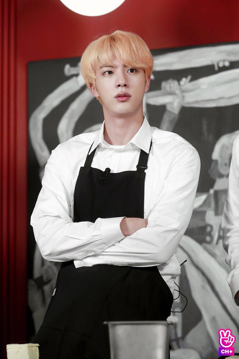 JinWwhs's tweet photo. #WeLoveYouSeokjin #JIN @BTS_twt 
เราจะยังซัพพอร์ตคุณเสมอ ไม่ว่าใครจะไม่ชอบคุณ แต่คุณก็ยังทำให้ชั้นยิ้มได้ รักคุณค่ะ เพราะคุณคือรอยยิ้มของชั้น คุณ เวิลด์ไวด์แฮนซ่อมมมมม😍 https://t.co/pbHLWWINRt