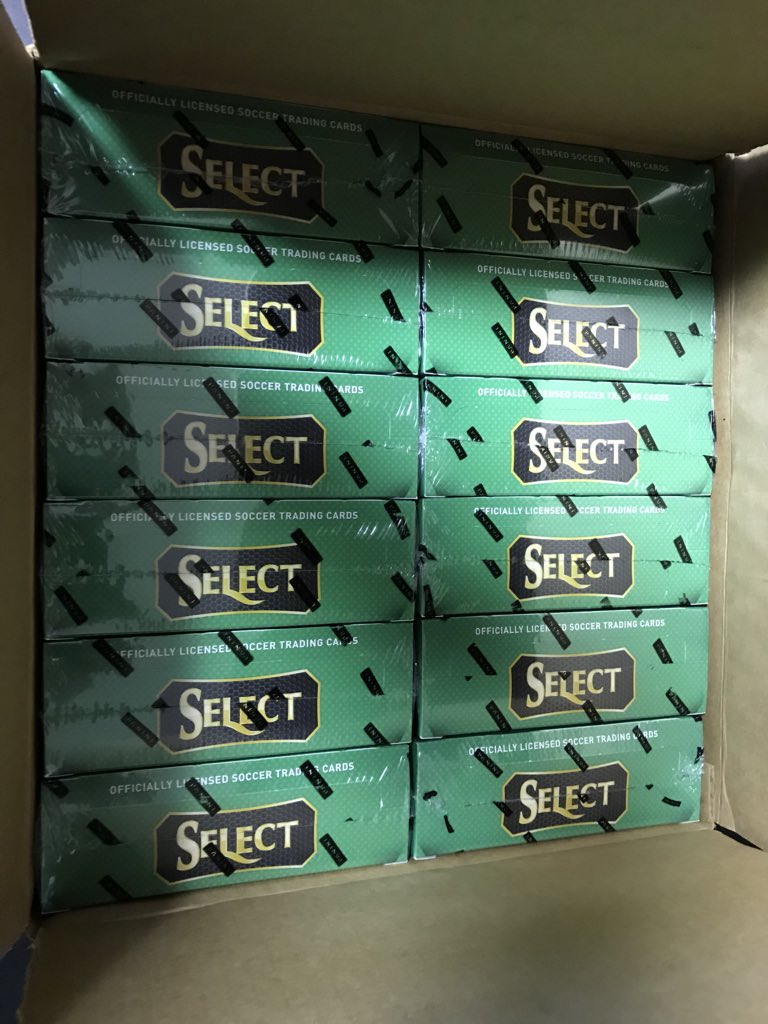 svol23's tweet photo. Select はケース開封
昨年に続き1/1狙いの、色付きオートやパッチジャージが出ればと思っての購入ですが、どうなるか？

とりあえず、半分くらいしか開けれてないので、そこまでです。

パパになると開封する自由時間も奪われる、、、つらい、、、 https://t.co/s7uwF839KC