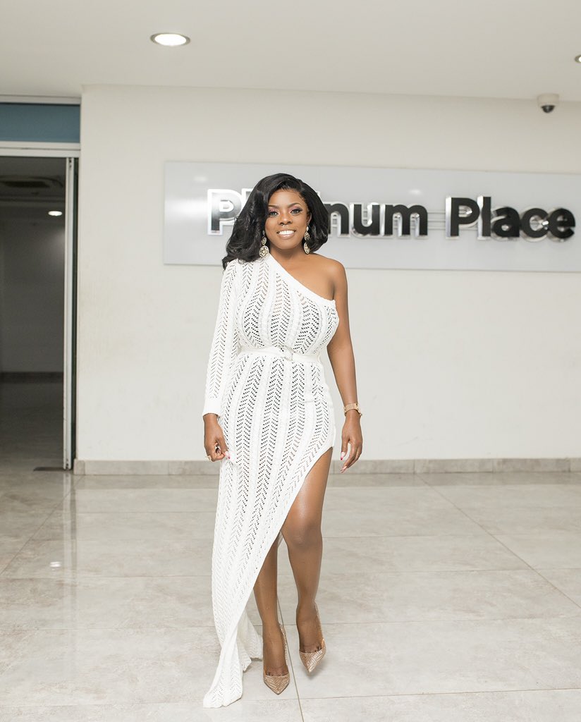 twinsdntbeg's tweet photo. She is water 
Powerful enough to drown you 
Soft enough to cleanse you 
Deep enough to save you 

@thenanaaba 

Photography by @swagofafrica1 @twinsdntbeg 

#rapperholic2018@ https://t.co/BechxIjYlF