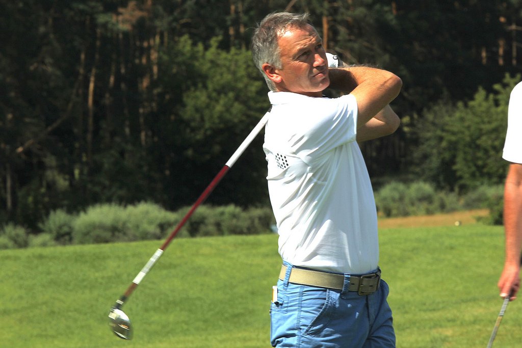 Eentje voor onze vrienden van <a href="/Golfbe/">Golf.be</a> en <a href="/golfvlaanderen/">Golf Vlaanderen</a>: Golfen met Marc Degryse op de Royal Oostende Golf Club, iets eten en als klap op de vuurpijl een gesigneerde handschoen van <a href="/Thomas_Pieters/">Thomas Pieters</a>! Bied nog tot vanavond 23u tvv @BelgianHomeless via bit.ly/2Tc3wqX