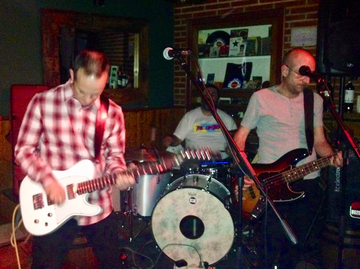 musgo_band's tweet photo. Más instantáneas de nuestra actuación en la #XMAS PARTY 2018 en @LaBodeguetaClub , el gran templo #indie de nuestras tierras... #DeltaTour2018 #LowLlobregat https://t.co/hCEIbfIQ4S