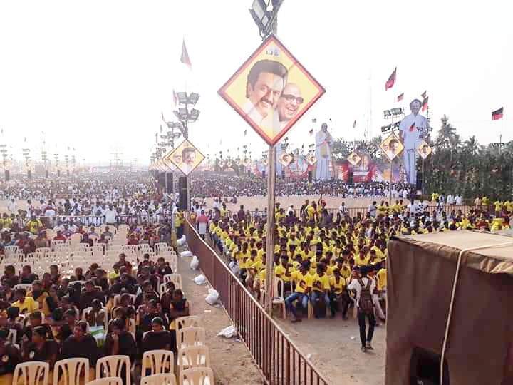 Muthukathir3's tweet photo. கழகத் தலைவர் #தளபதி வருகையால் திருவிழாக்கோலம் பூண்டது கரூர் மாநகரம்...
@tnjdmkitwing @isai_ https://t.co/H0oqKcbh2L