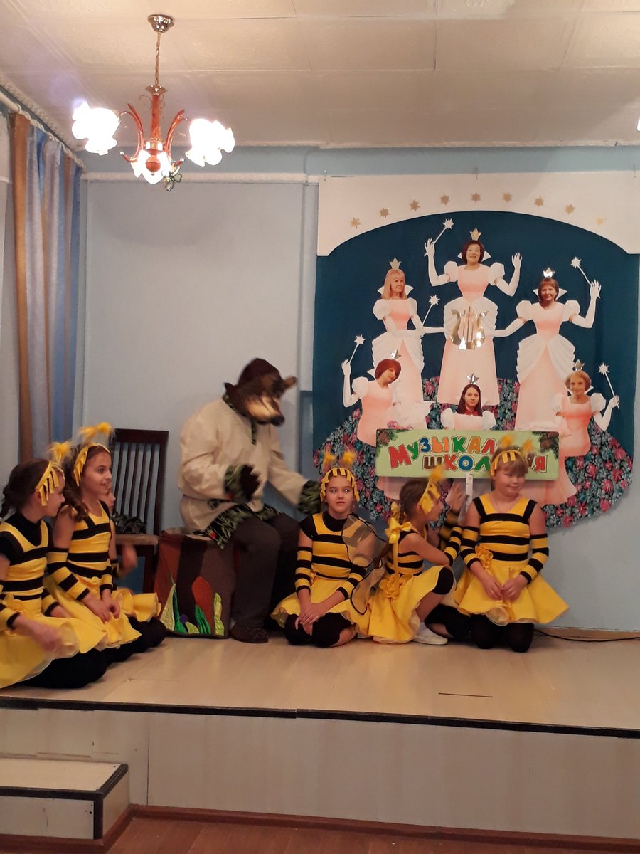 В <a href="/Iv_Mol_Centr/">Молодёжный центр</a> в клубе "Созведие" прошёл новогодний концерт! Спасибо Вам за полученное удовольствие! Желаю множество творческих идей, вдохновения, неиссякаемого оптимизма!