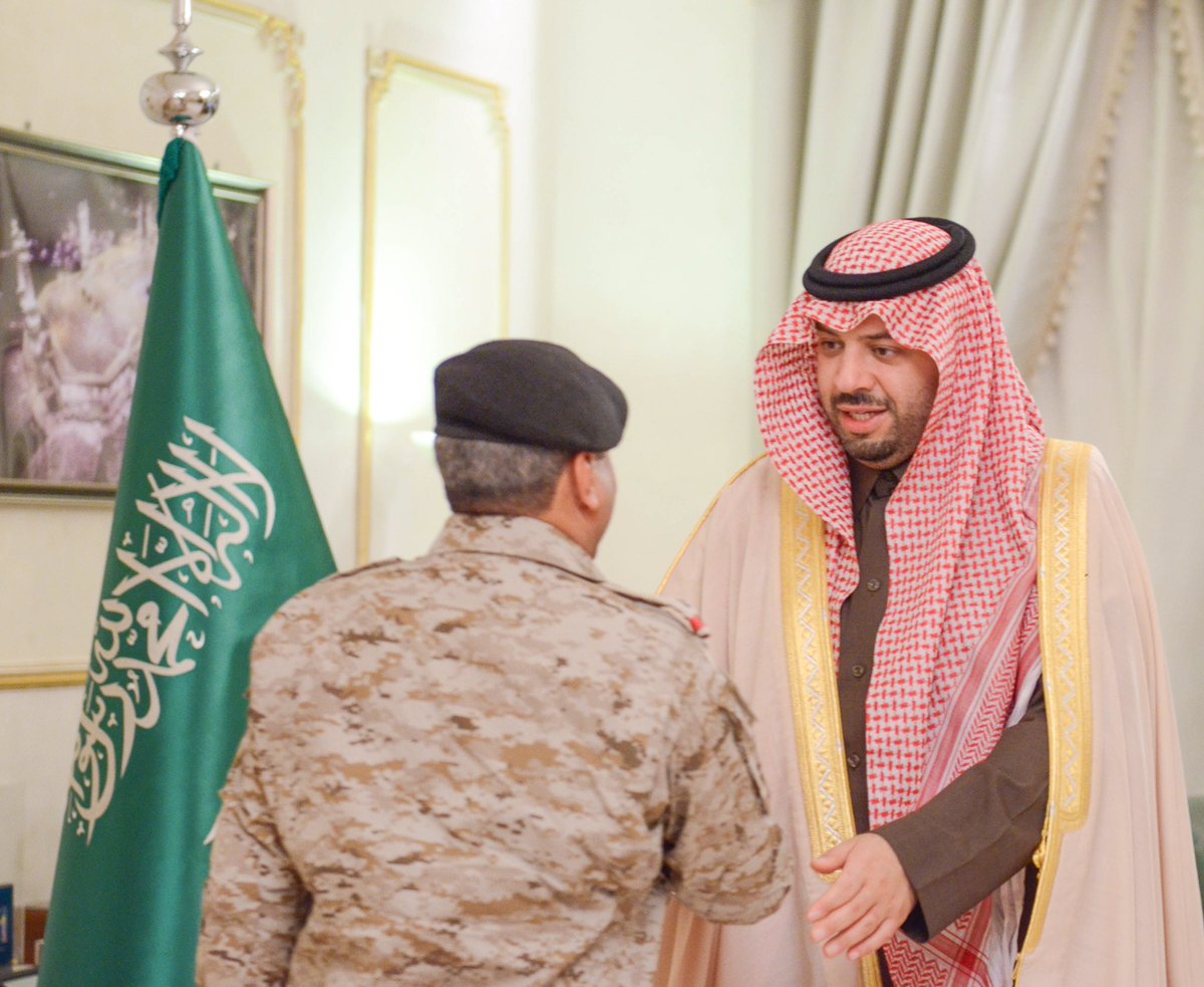 #الأمير_فيصل_بن_خالد_بن_سلطان  يستقبل قائد #قوة_طريف . 
spa.gov.sa/1857680