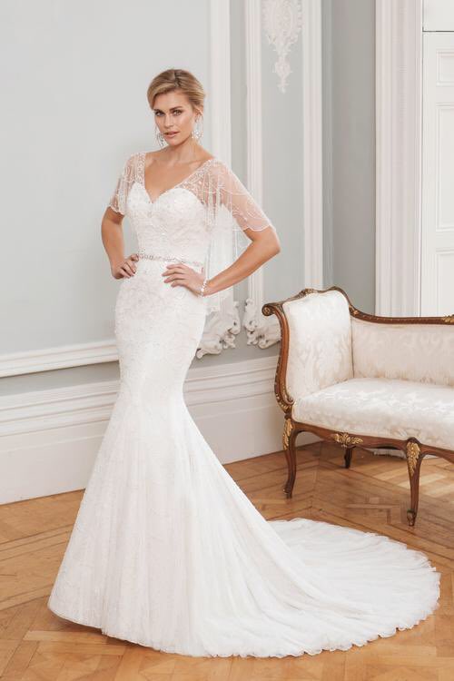 fairytalebride2's tweet photo. This is a WOW dress! A vintage inspired bridal gown with a ultra modern twist. We are in love with the beautiful beaded cape back. 😍 #fairytalebride #coggeshallweddingshop #coggeshall #Colchester #essex #weddingdress #vintage #gatsby #bridalgown #bridetobe #engaged https://t.co/oqH6yVcVqw